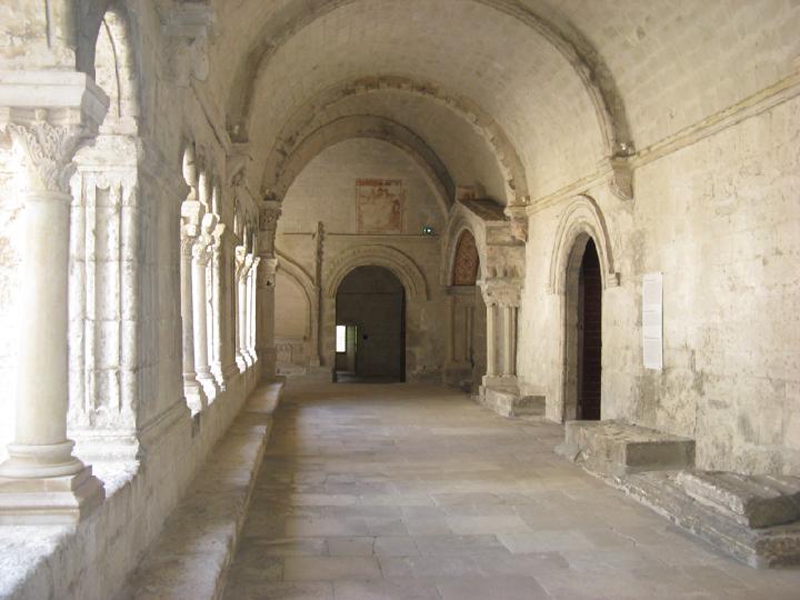 2015-07 Abbaye de Montmajour011.JPG